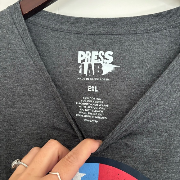 • USA Smiley Face Tee • - Picture 4 of 7